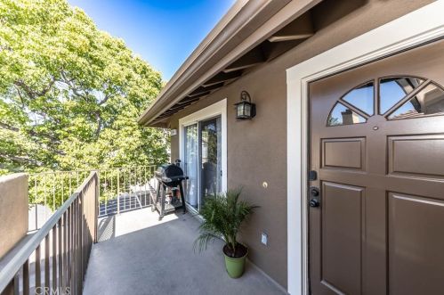 8099 Oak Ridge Cir, Anaheim CA  92808-1932 exterior