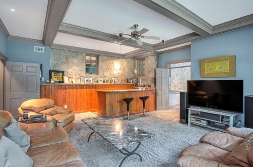 453 Manor Ridge Dr, Atlanta GA  30305-3509 exterior