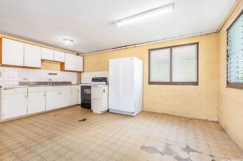 2015 Kealoha St, Honolulu HI  96819-4130 exterior