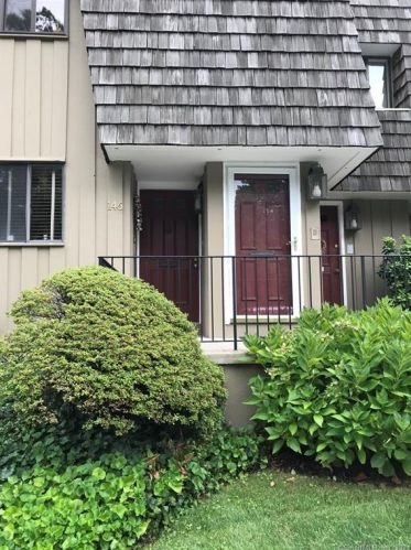 146 Gillies Ln, Norwalk, CT 06854-1009