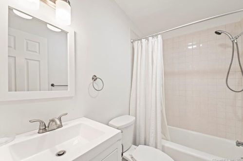 27 Hawthorne Dr, Norwalk CT  06851-4113 exterior