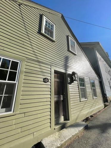 11 Tanyard Ln, Glocester, RI 02814-1322