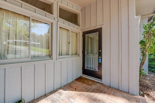 6227 Hunting Creek Rd, Atlanta GA  30328-3322 exterior
