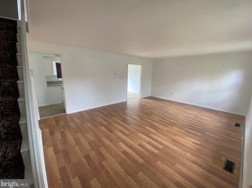 19 Hargrove Ln, Willingboro, NJ 08046-1709