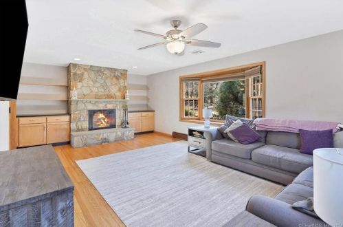 36 Laurel Dr, Upper Stepney CT  06468-1650 exterior