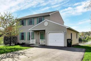 212 Knob Creek Ln, York, PA 17402-9527