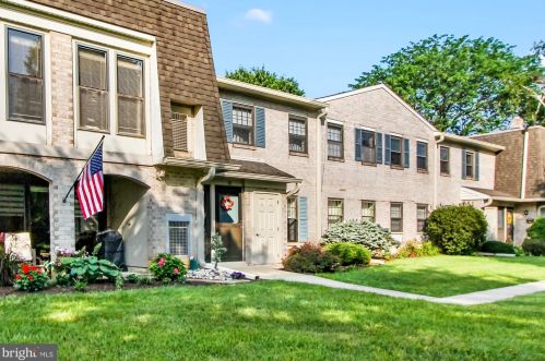 38 Valleybrook Dr, Lancaster PA  17601-4617 exterior