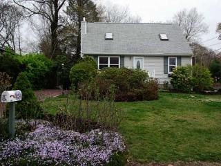 460 Schooner Ave, Jamestown, RI 02835-1743
