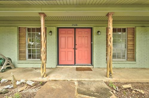 2608 Choctaw Trl, Austin TX  78745-1512 exterior