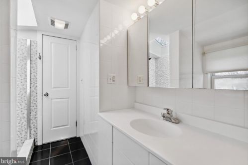 13 Dorann Ave, Princeton NJ  08540-3906 exterior