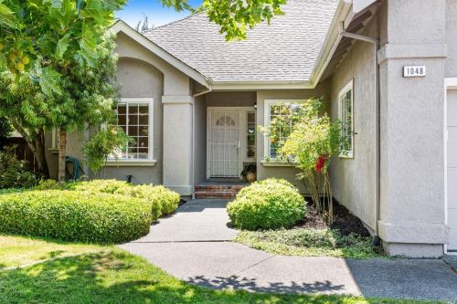 1048 Elsbree Ln, Windsor, CA 95492-7927