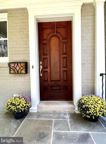 1118 Dl Dr, Silver Spring MD 20910-1601 exterior