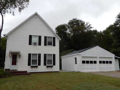 42 Spruce St, Laconia, NH 03246-3843