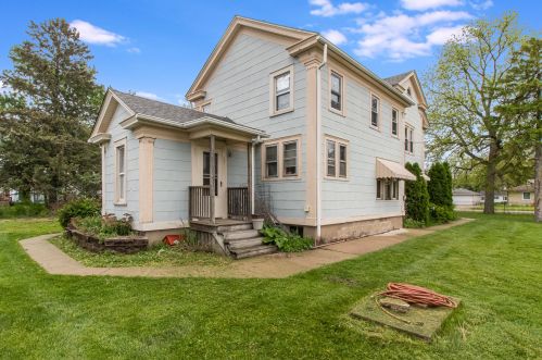 216 Maple St, Somonauk, IL 60552-9102