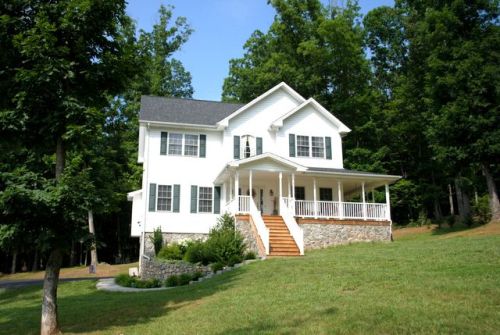 1078 Strawberry Hill Ct, Vinton, VA 24179-9706