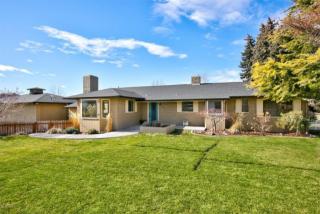 802 Pickens Rd, Yakima, WA 98908-1845