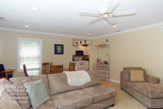 131 Iroquois Dr, Willowbrook IL  60514-1123 exterior