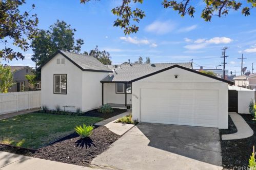 13730 Community St, Van Nuys, CA 91402-3928