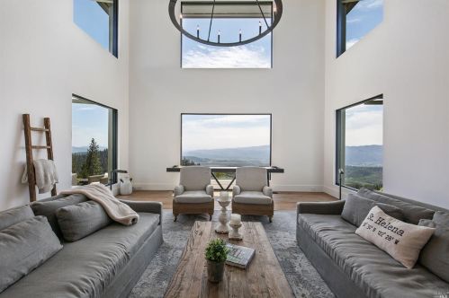 1527 Las Posadas Rd, Angwin, CA 94508-9640