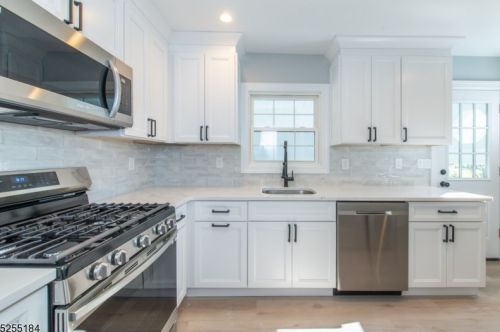 14 Beech St, Kinnelon, NJ 07405-1325