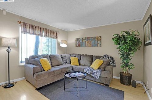 1017 Spring Valley Cmn, Livermore, CA 94551-6762