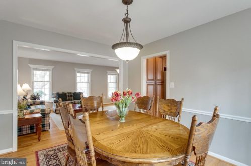 9305 Janphil Ln, Springfield VA  22153-3911 exterior