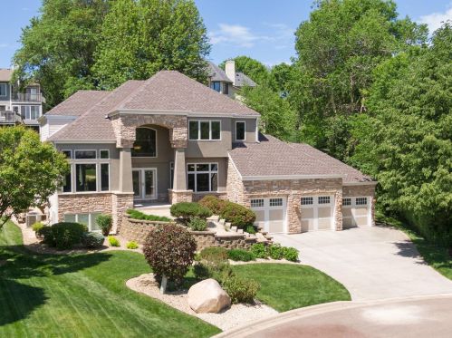 7664 Bay Dr, Minneapolis, MN 55438-2900