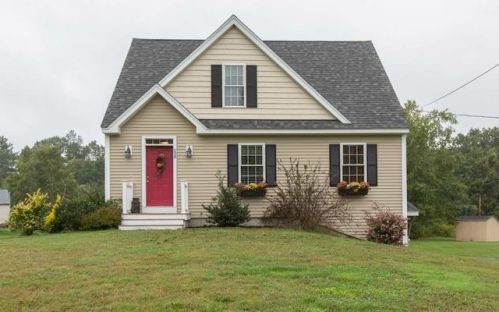 238 Central St, Hampstead, NH 03841-5346