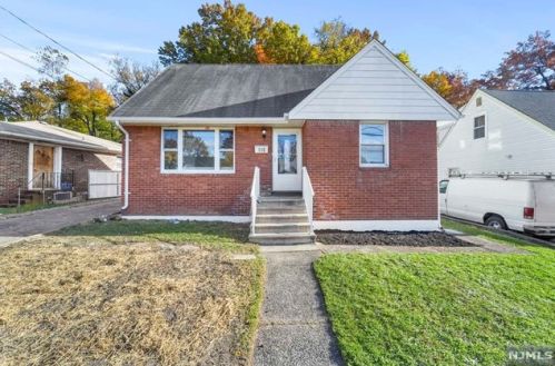 118 Krakow St, Outwater, NJ 07026-1130
