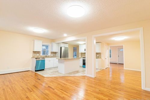 6 Indian Wood Rd, Niantic CT  06357-1021 exterior