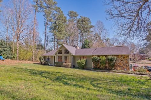 3096 Village Glen Trl, Lithonia, GA 30039-4665