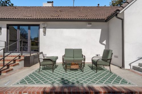 864 Kenneth Rd, Glendale CA  91202-1448 exterior