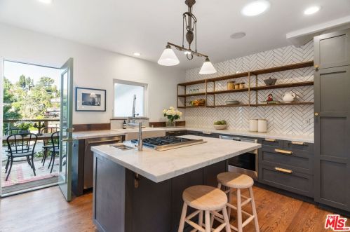 1520 Columbia Dr, Glendale CA  91205-3508 exterior