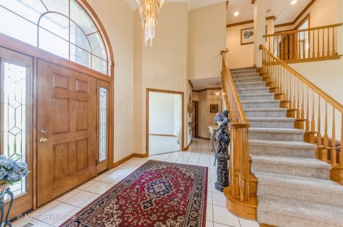 356 Forest Preserve Dr, Wood Dale, IL 60191-1976