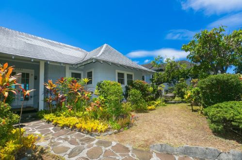 2021 Kakela Dr, Honolulu HI  96822-2158 exterior