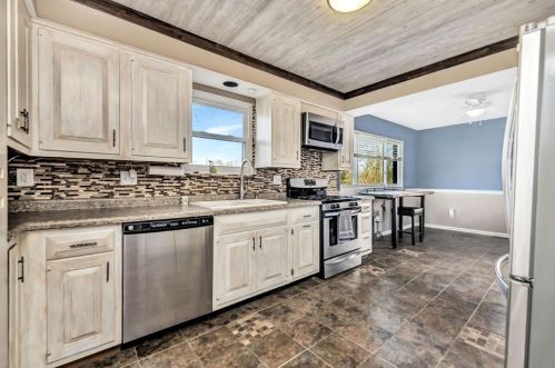 8459 Fernwell Dr, Cincinnati OH 45231-5747 exterior