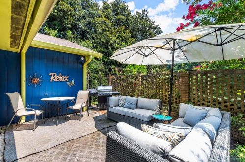 3333 Flowers Dr, Atlanta GA  30337-1001 exterior