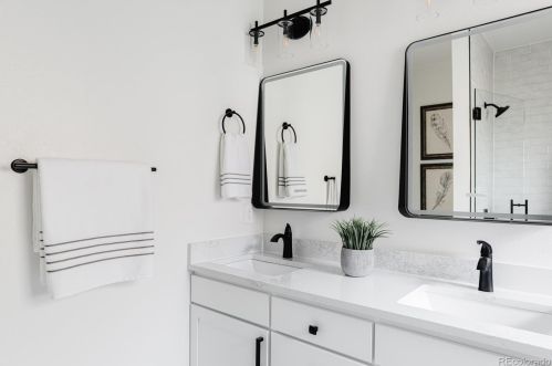 2203 Grape St, Denver CO  80207-3838 exterior