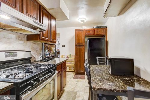 6004 10th St, Philadelphia PA 19141-3703 exterior