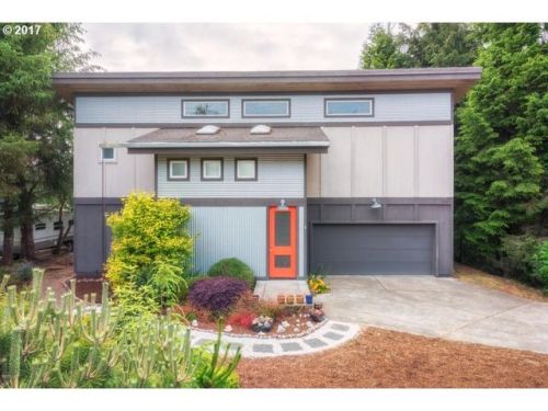 310 Cedar St, Waldport, OR 97394-9694