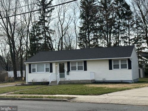 21 Holt Cir, Trenton, NJ 08619-1605