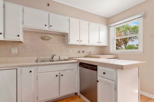 2600 Dove St, Rolling Meadows IL  60008-1666 exterior