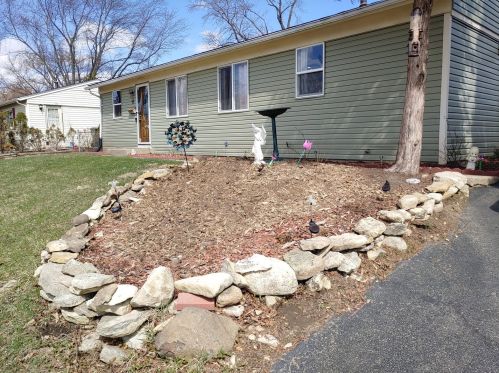 55 Alameda Dr, Carpentersville, IL 60110-1120