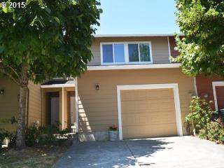 1057 Palmblad Dr, Damascus, OR 97030