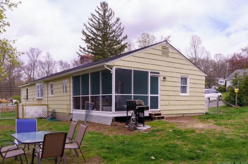 12 Jolly Rd, Ellington, CT 06029-3703