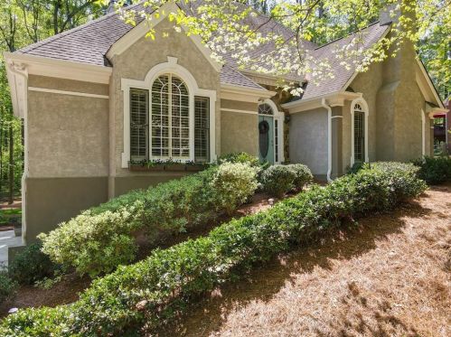 322 Lost Creek Dr, Kennesaw, GA 30152-5724