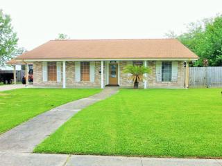 1317 Friedrichs St, Gretna, LA 70053-3720