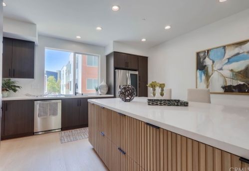 262 Rockefeller, Irvine CA  92612-8113 exterior