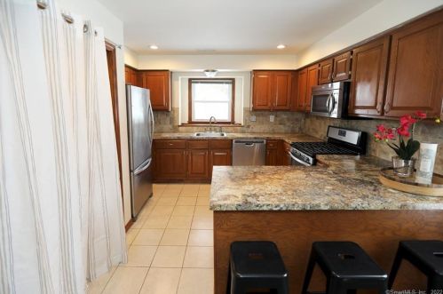 14 Arrowwood Cir, Wapping, CT 06074-2624