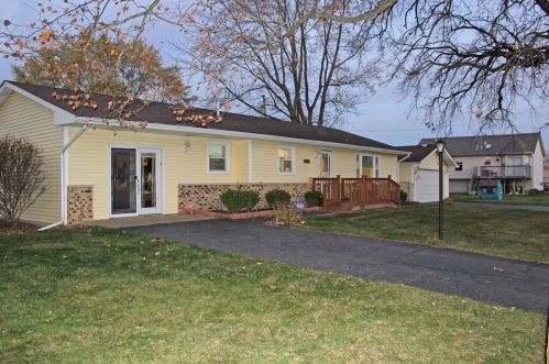 1175 Colorado St, Hobart, IN 46342-5821